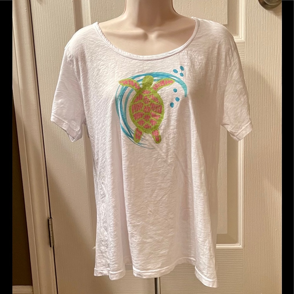 fresh produce, white round-neck S/S Tee w/ Turtle!